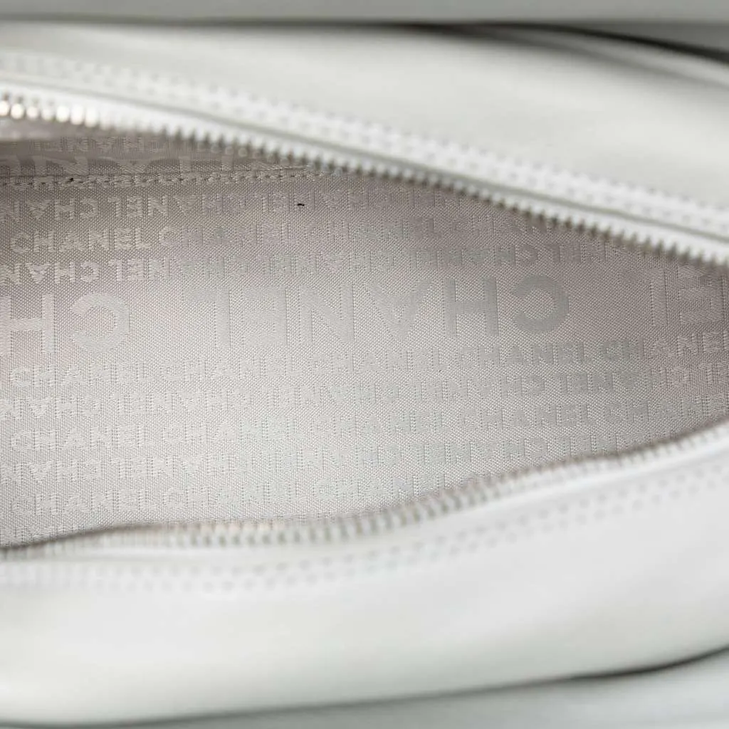 Chanel Lambskin Ultimate Soft Frame Handbag White Leather Very good - Model View