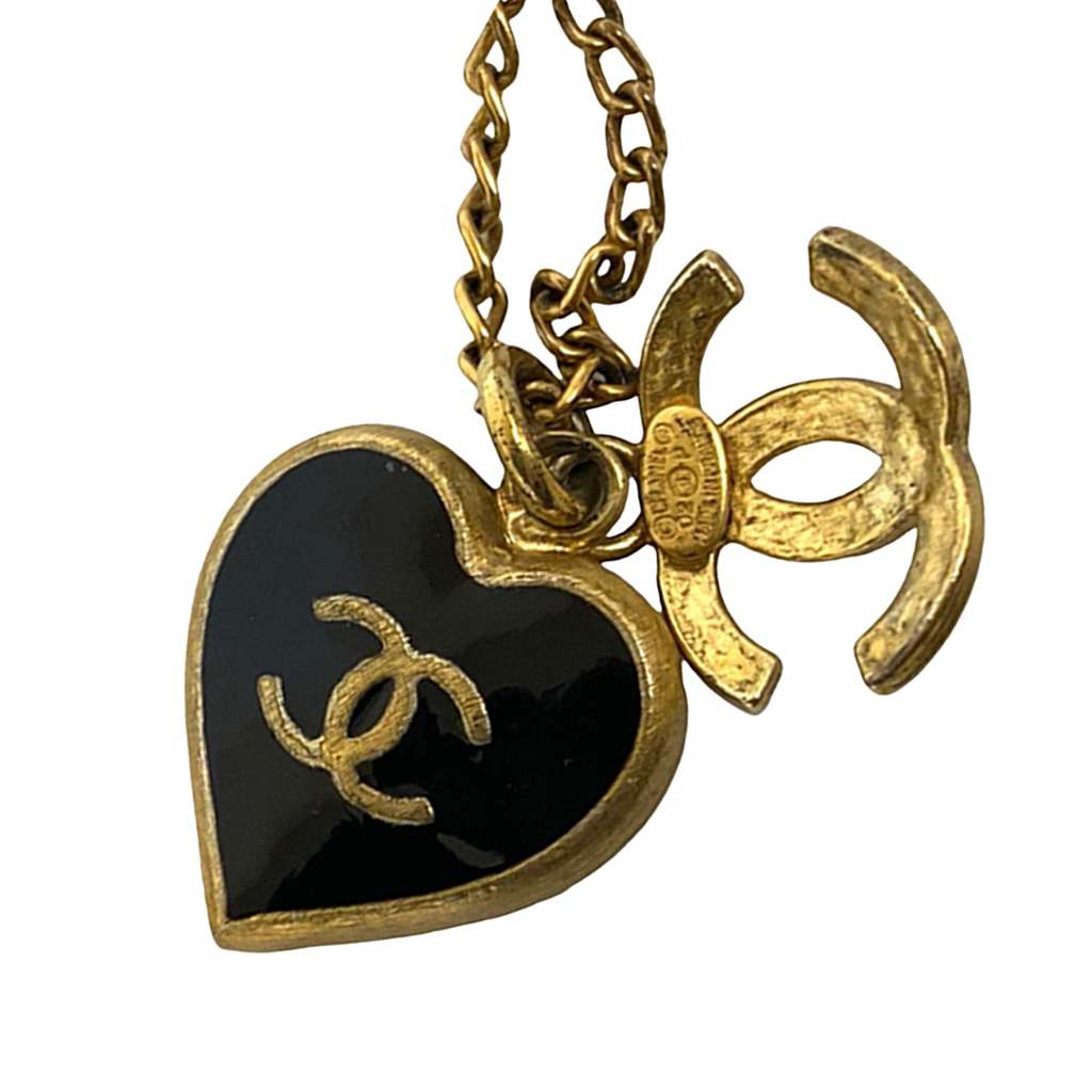 Chanel Gold Plated Enamel CC Heart Pendant Necklace Gold Metal Good condition - Model View