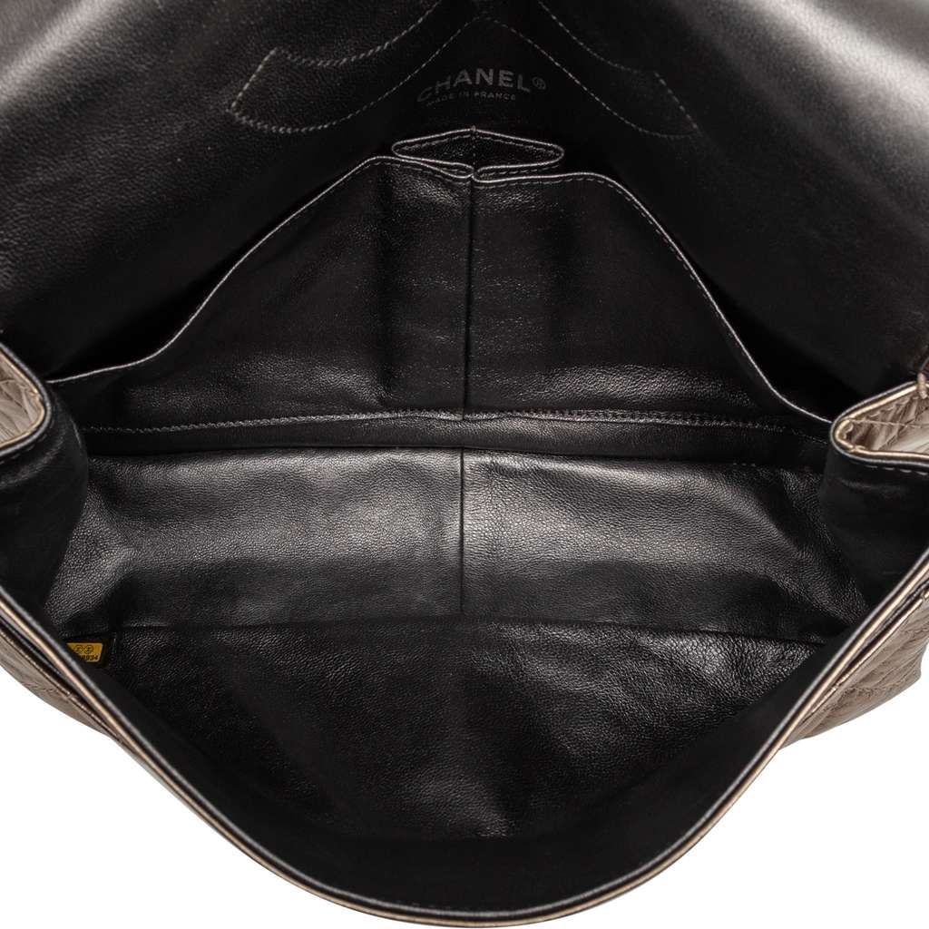 Chanel Metallic Aged Calfskin Reissue 2.55 Double Flap 227 Gold Leather Good condition - Model View