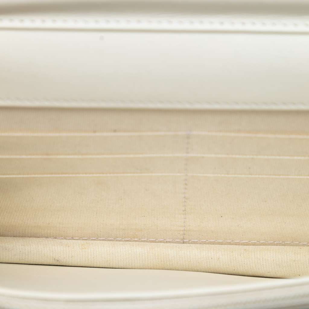 Chanel Quilted Caviar Boy Wallet on Chain White Leather Good condition - Model View