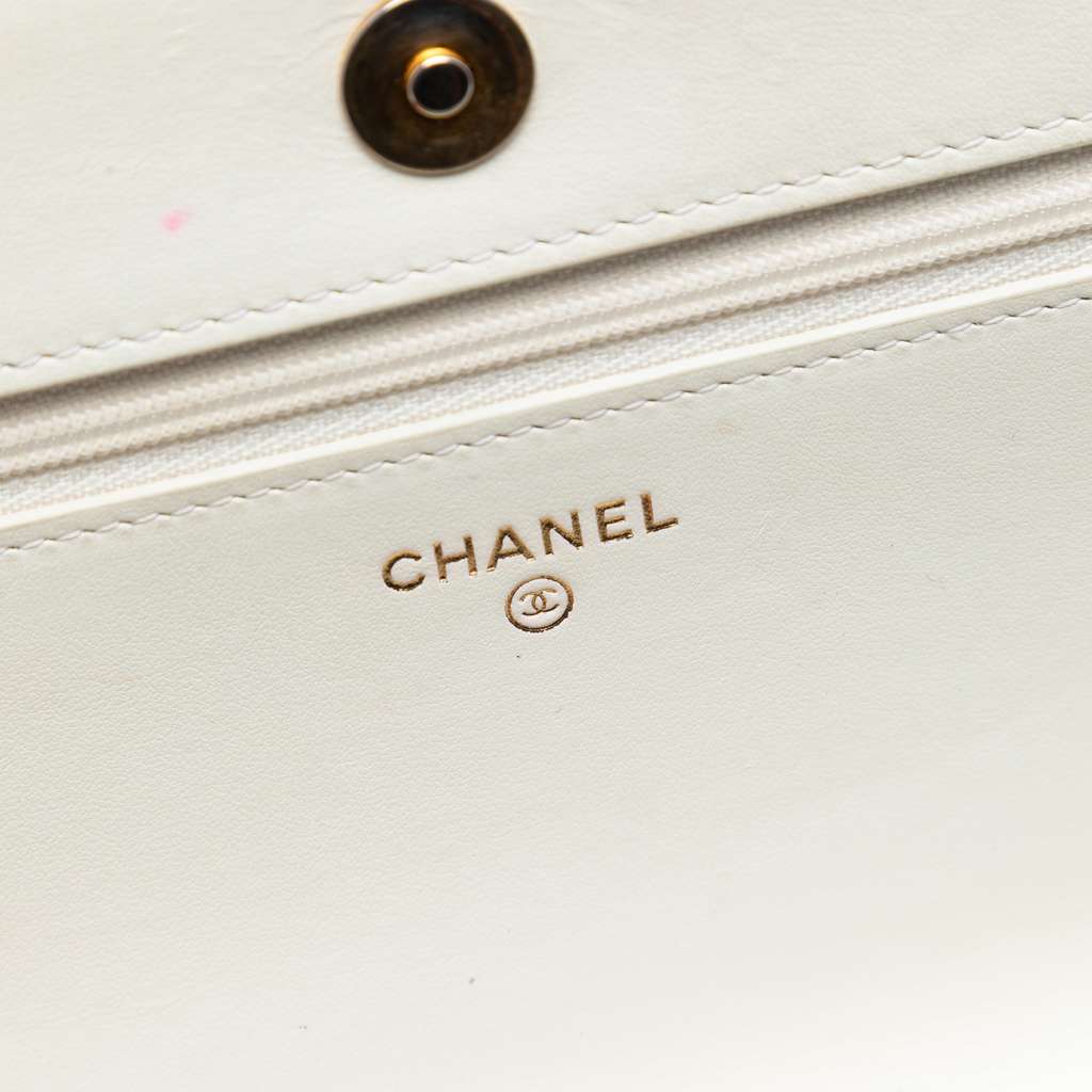 Chanel Quilted Caviar Boy Wallet on Chain White Leather Good condition - Box View