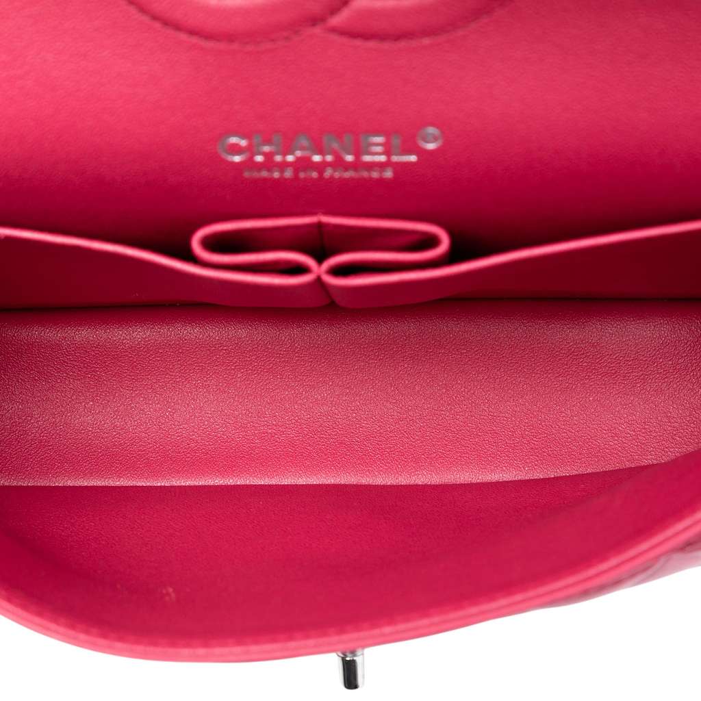 Chanel Medium Classic Lambskin Double Flap Pink Leather Good condition - Model View