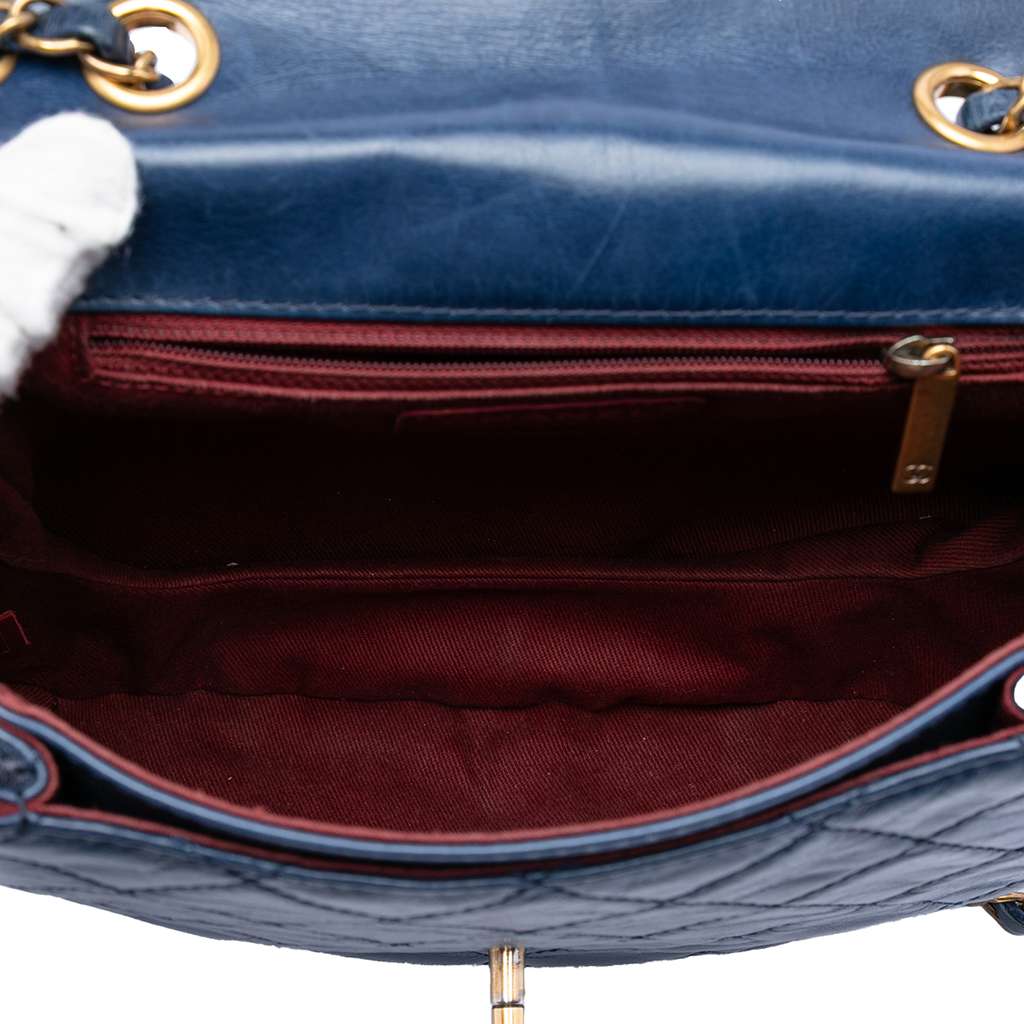 Chanel Medium Quilted Aged Calfskin Bubble CC Flap Blue Leather Good condition - Model View