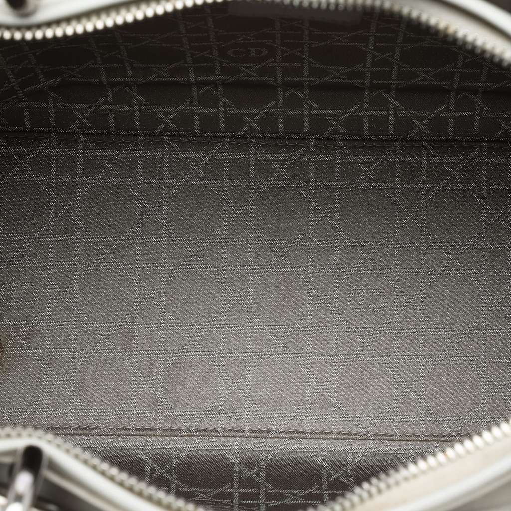 Dior Large Calfskin Cannage Studded Lady Dior White Leather Good condition - Model View