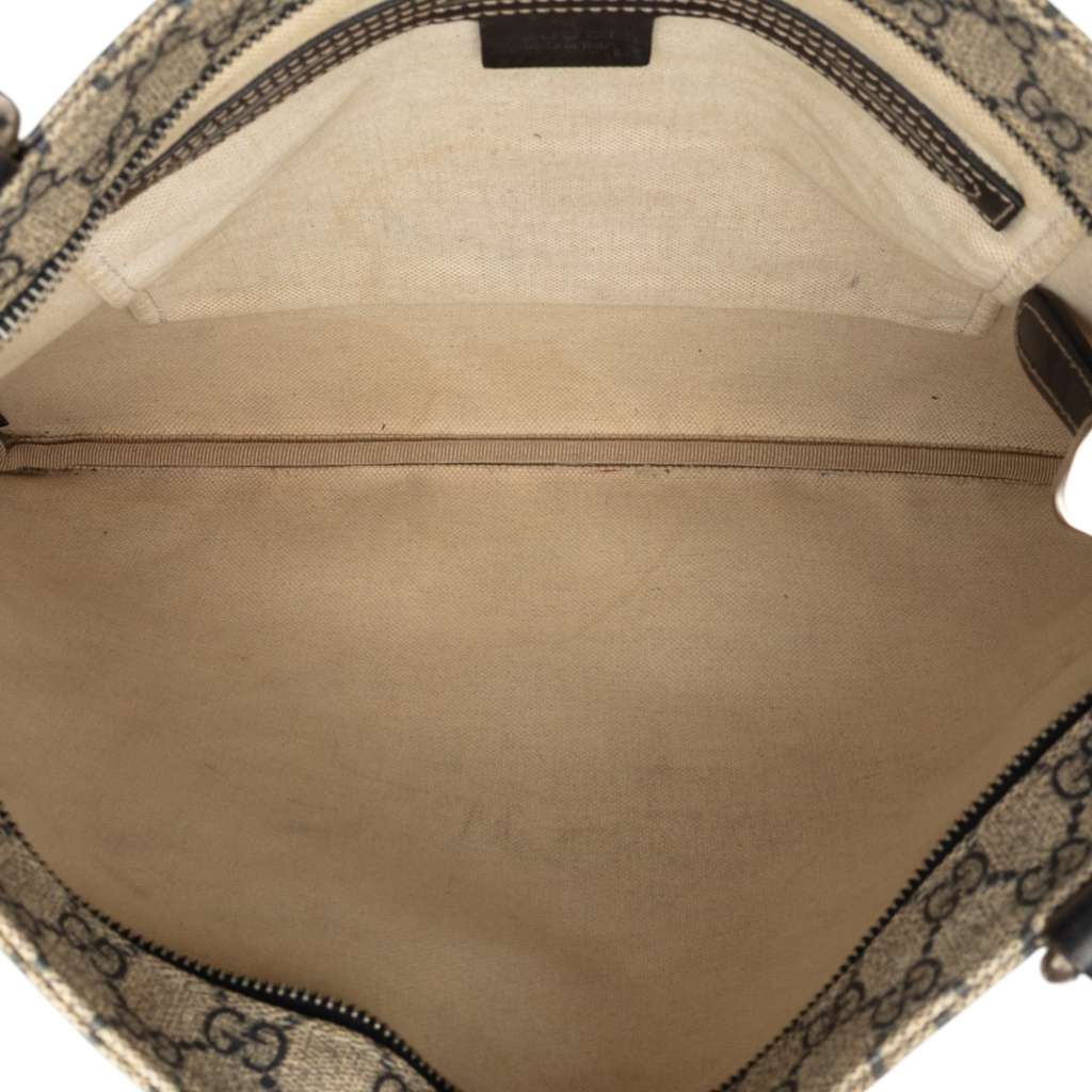 Gucci GG Supreme Crossbody Brown Canvas Good condition - Model View