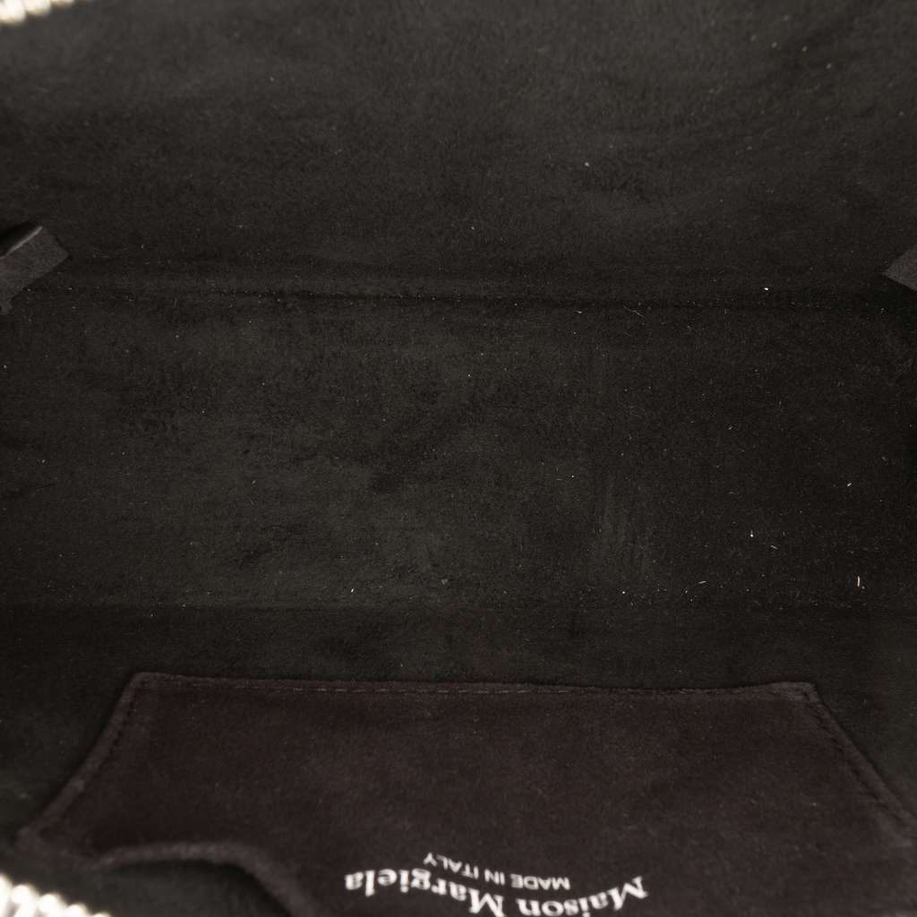 Maison Margiela Small Grained Leather Snatched Crossbody Black Leather Good condition - Model View