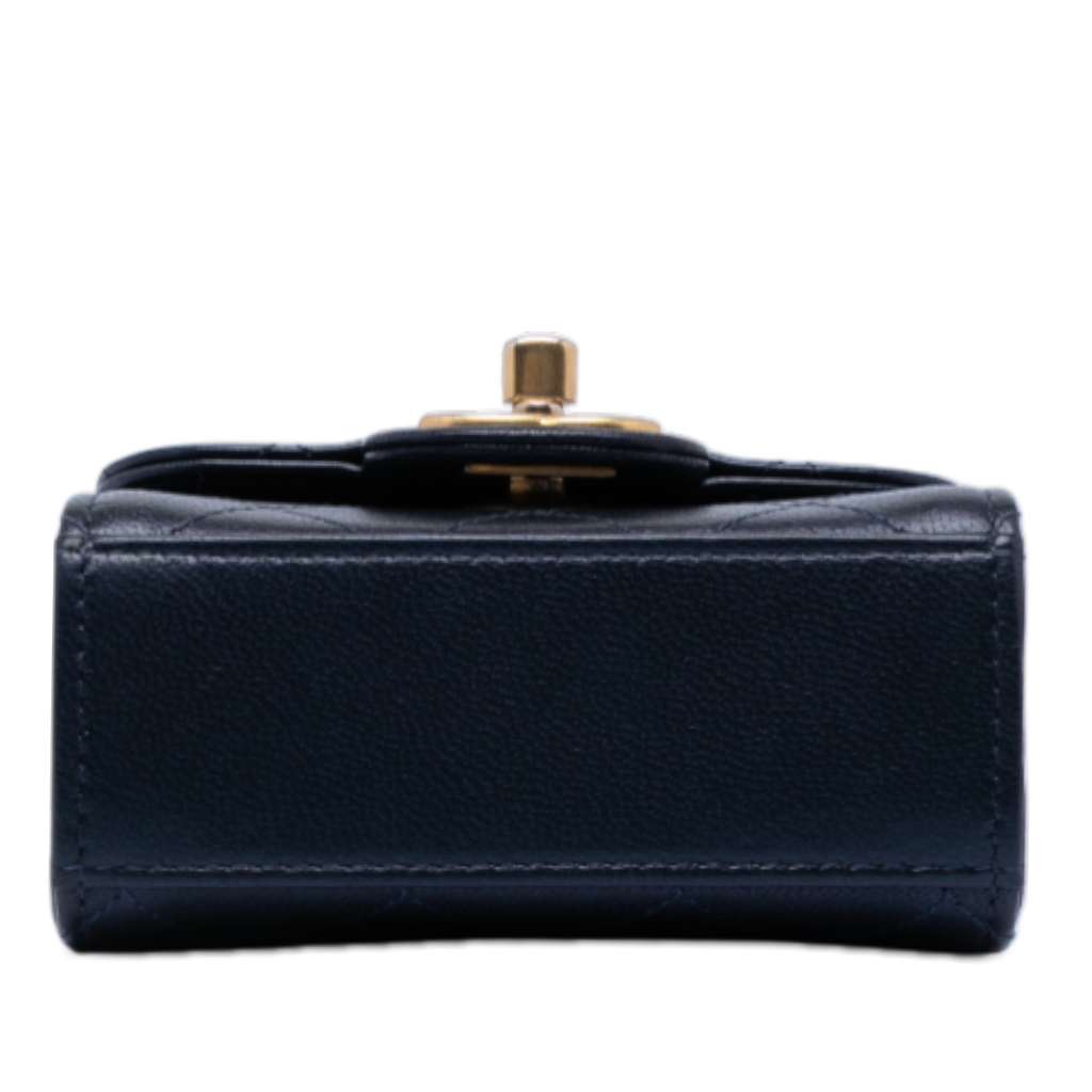 Chanel Mini Goatskin Chic Pearls Clutch On Chain Blue Leather Good condition - Inside View