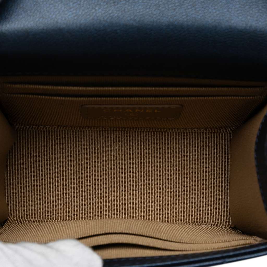 Chanel Mini Goatskin Chic Pearls Clutch On Chain Blue Leather Good condition - Model View