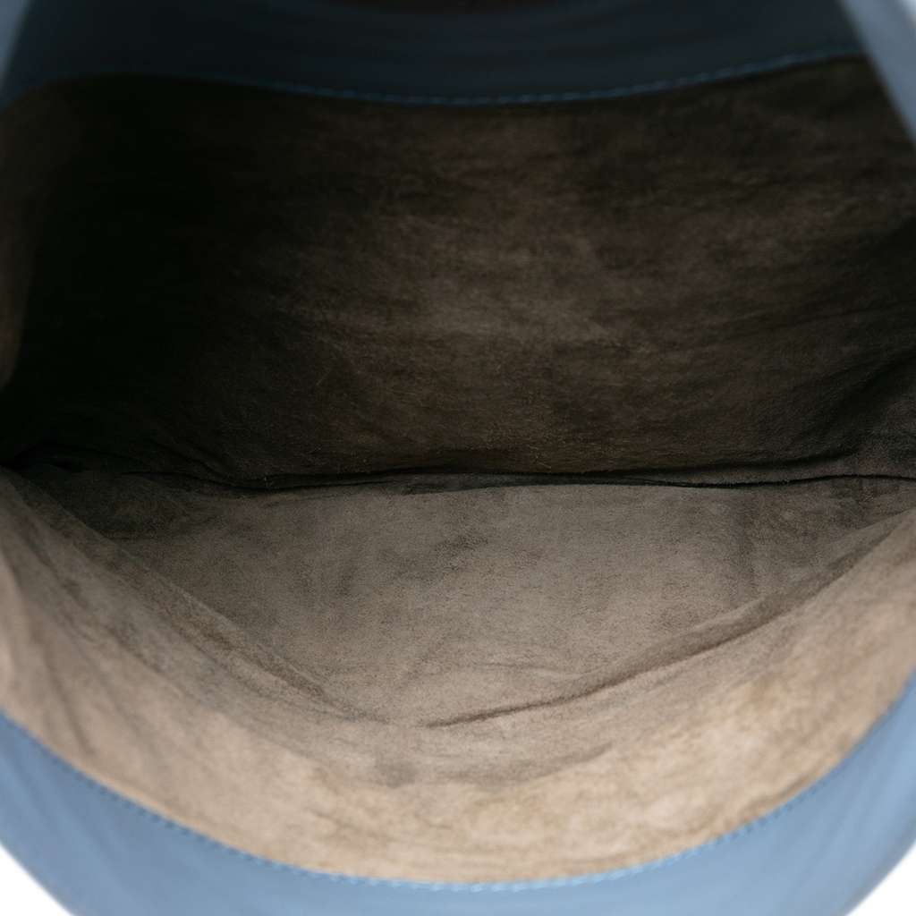 Bottega Veneta Nappa Intrecciato Turn Lock Clutch Blue Leather Good condition - Model View