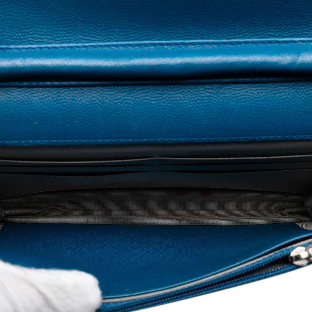 Chanel CC Caviar Sevruga Wallet On Chain Blue Leather Good condition - Model View