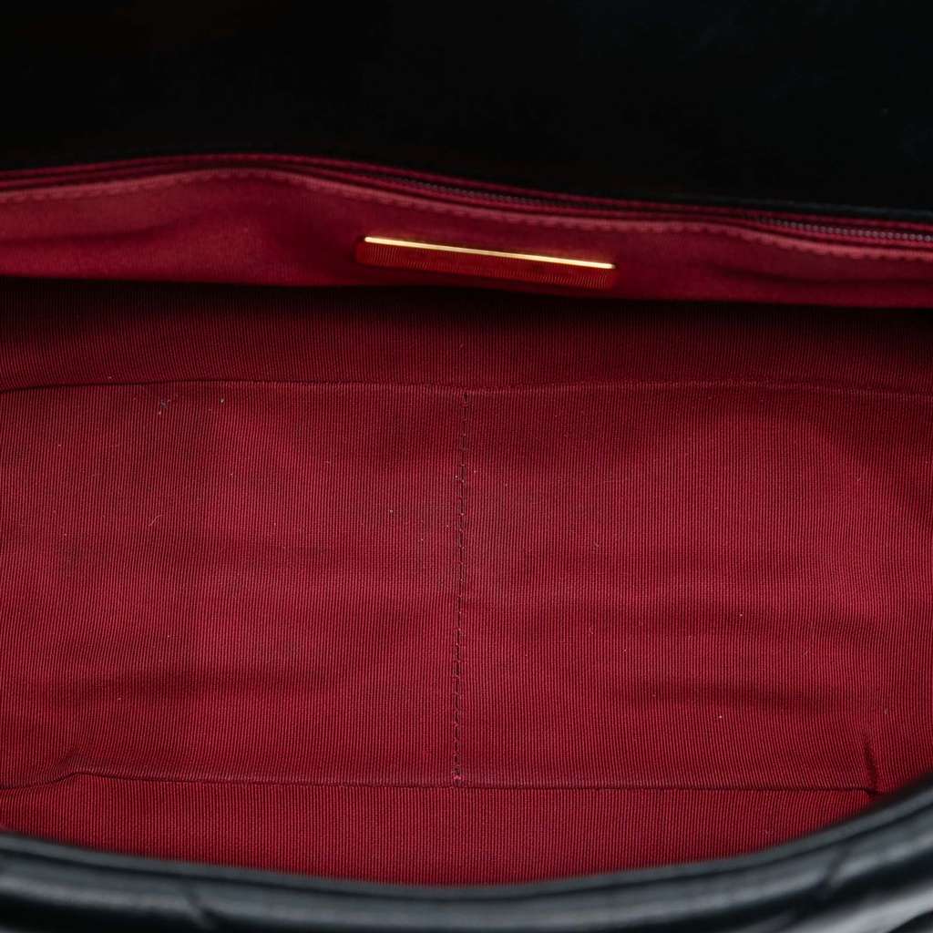 Chanel Maxi Lambskin 19 Flap Black Leather Good condition - Model View