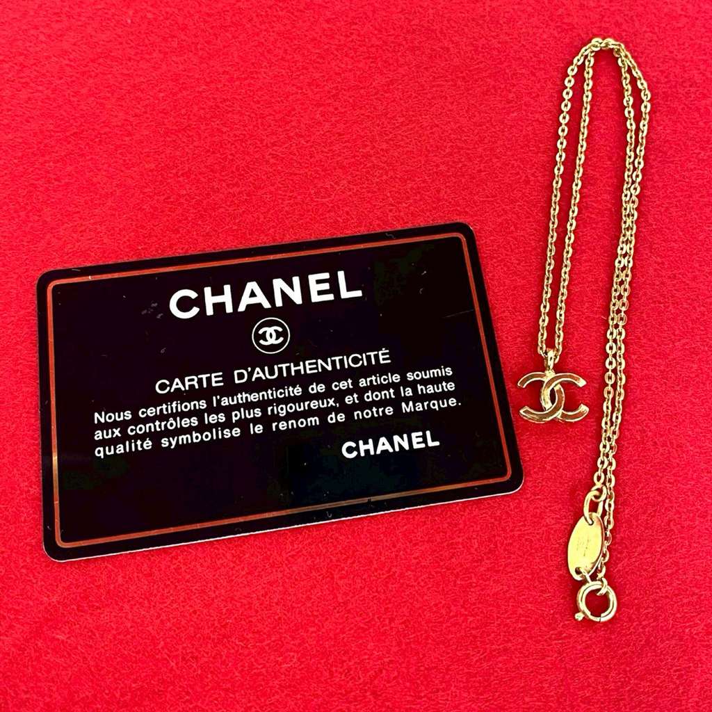 Chanel CC Gold Plated Pendant Chain Necklace Gold Metal Good condition - Box View