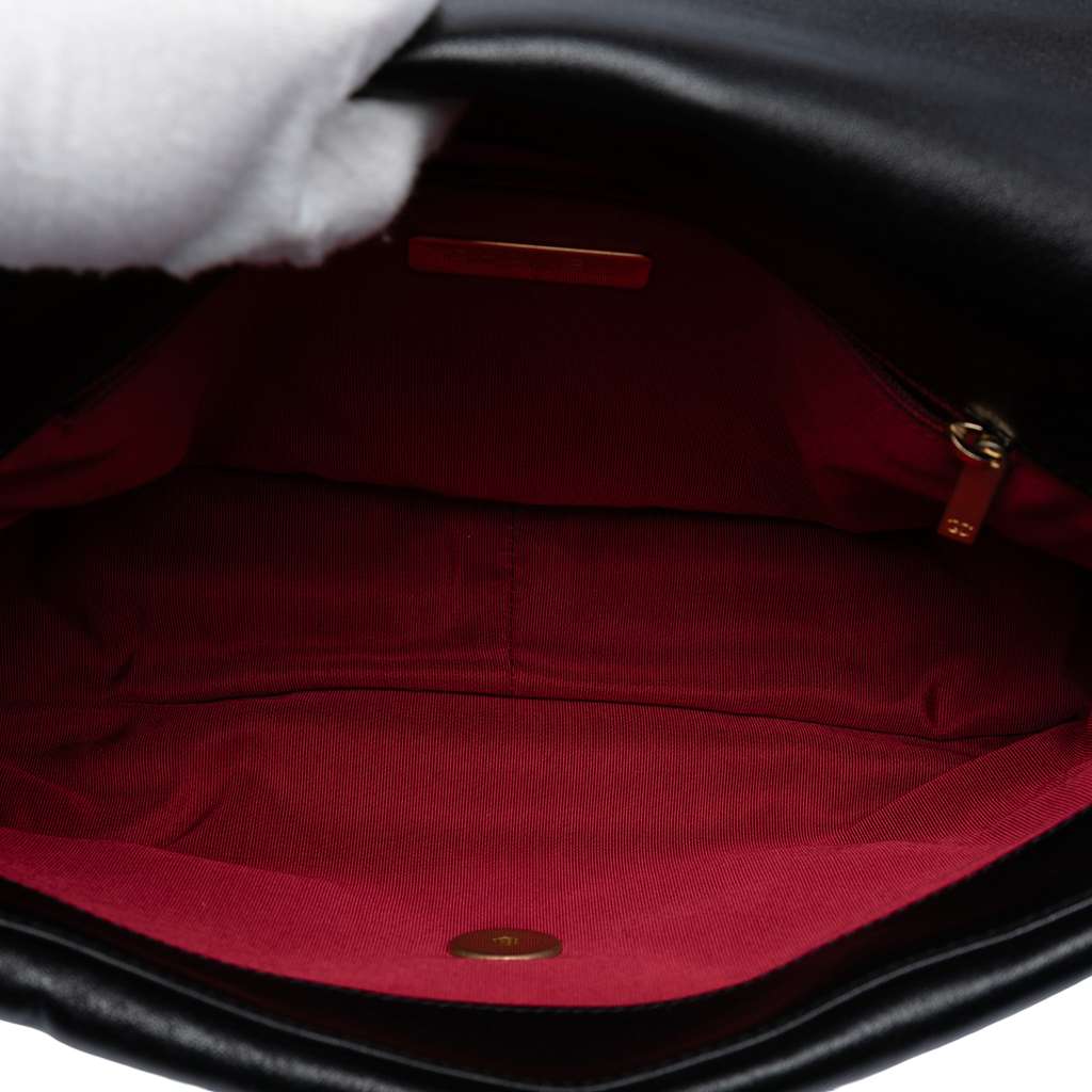 Chanel Large Lambskin 19 Flap Black Leather Good condition - Model View