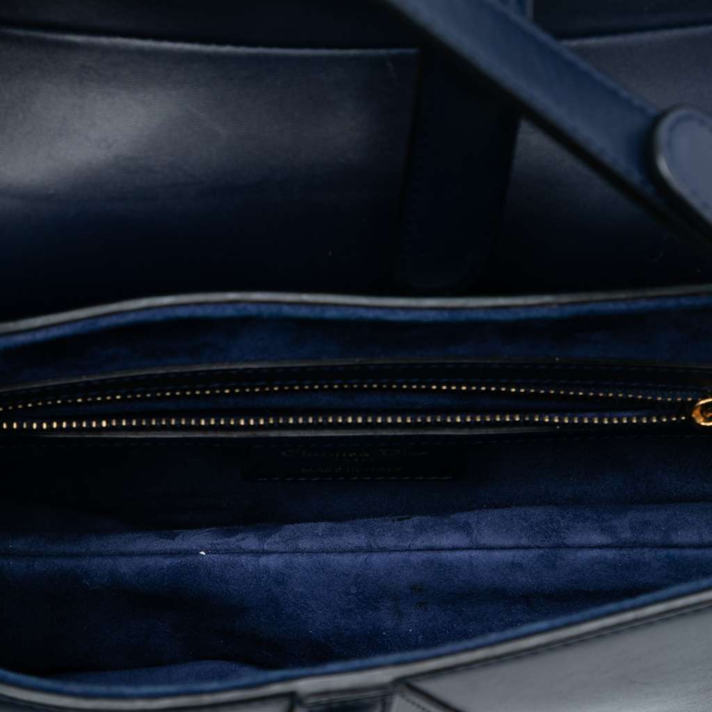 Dior Leather Saddle Bag Blue Leather Good condition - Model View
