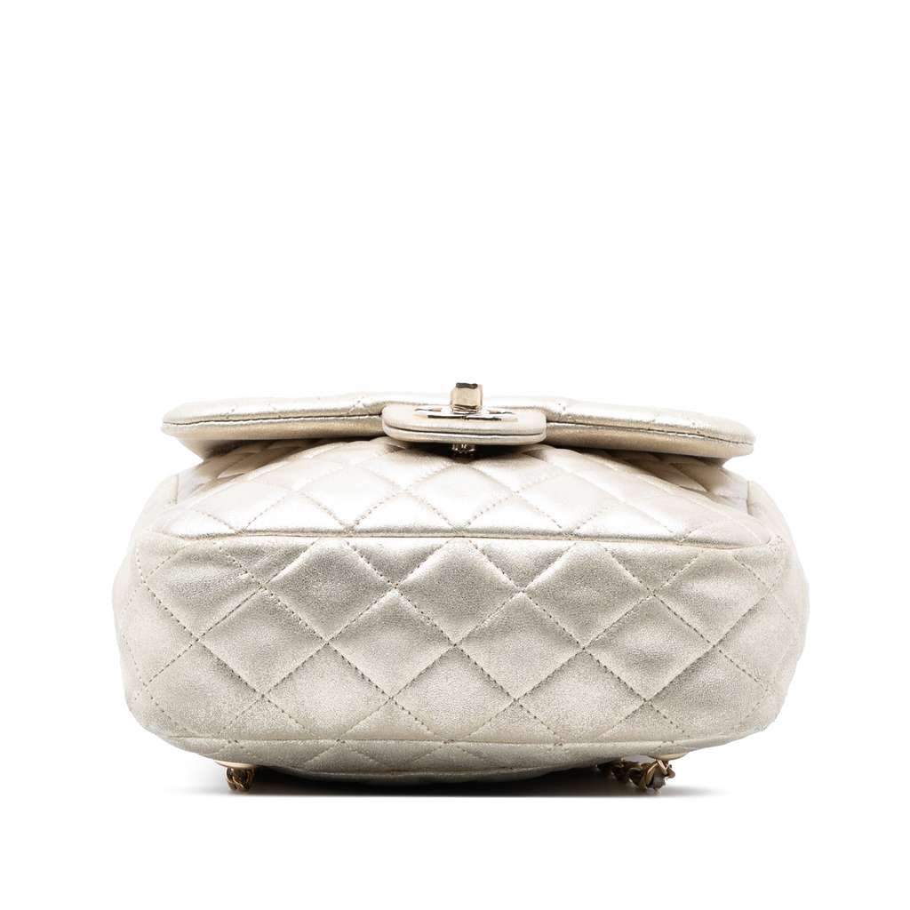 Chanel Small Metallic Lambskin In Seoul Backpack Gold Leather Good condition - Inside View