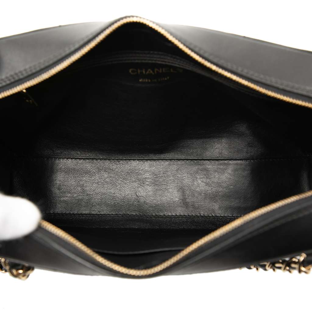 Chanel CC Choco Bar Lambskin Chain Shoulder Bag Black Leather Good condition - Model View