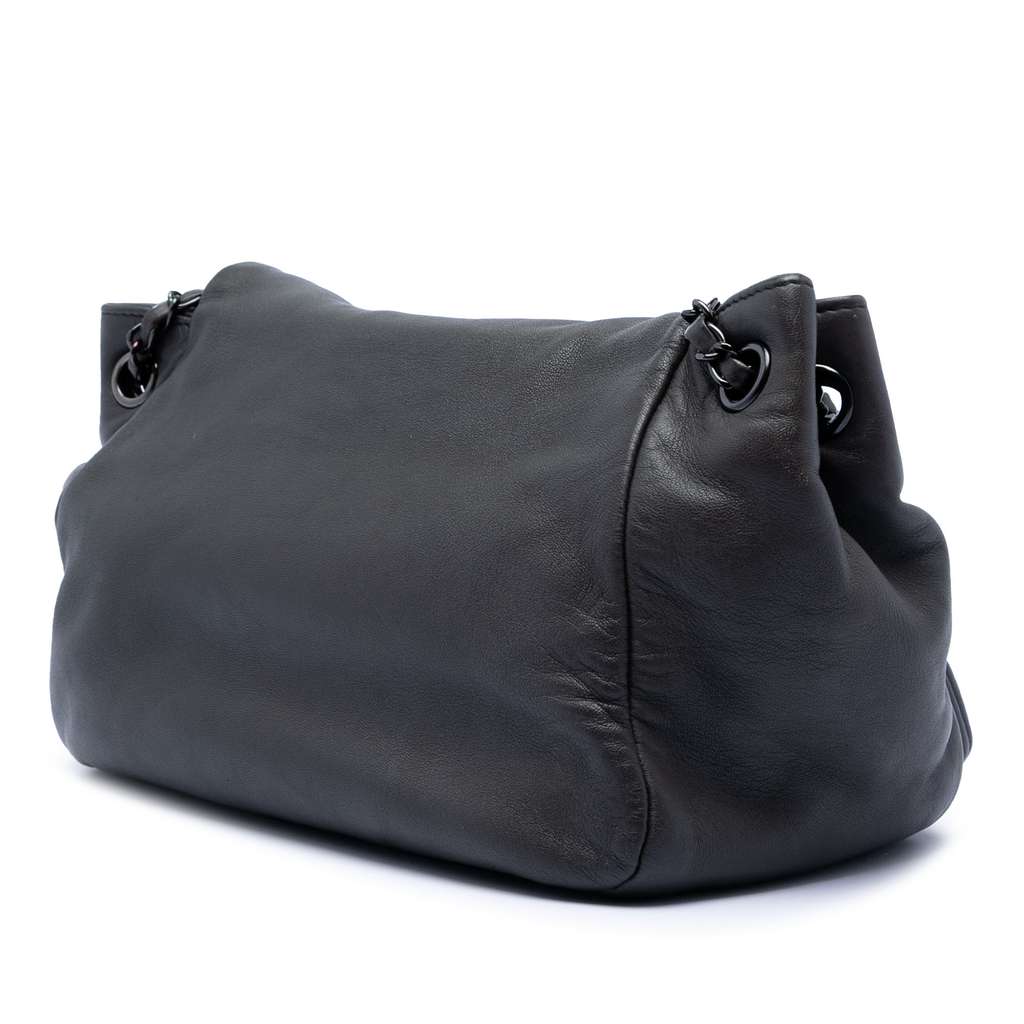 Chanel Lambskin Studded CC Accordion Flap Black Leather Good condition - Back View