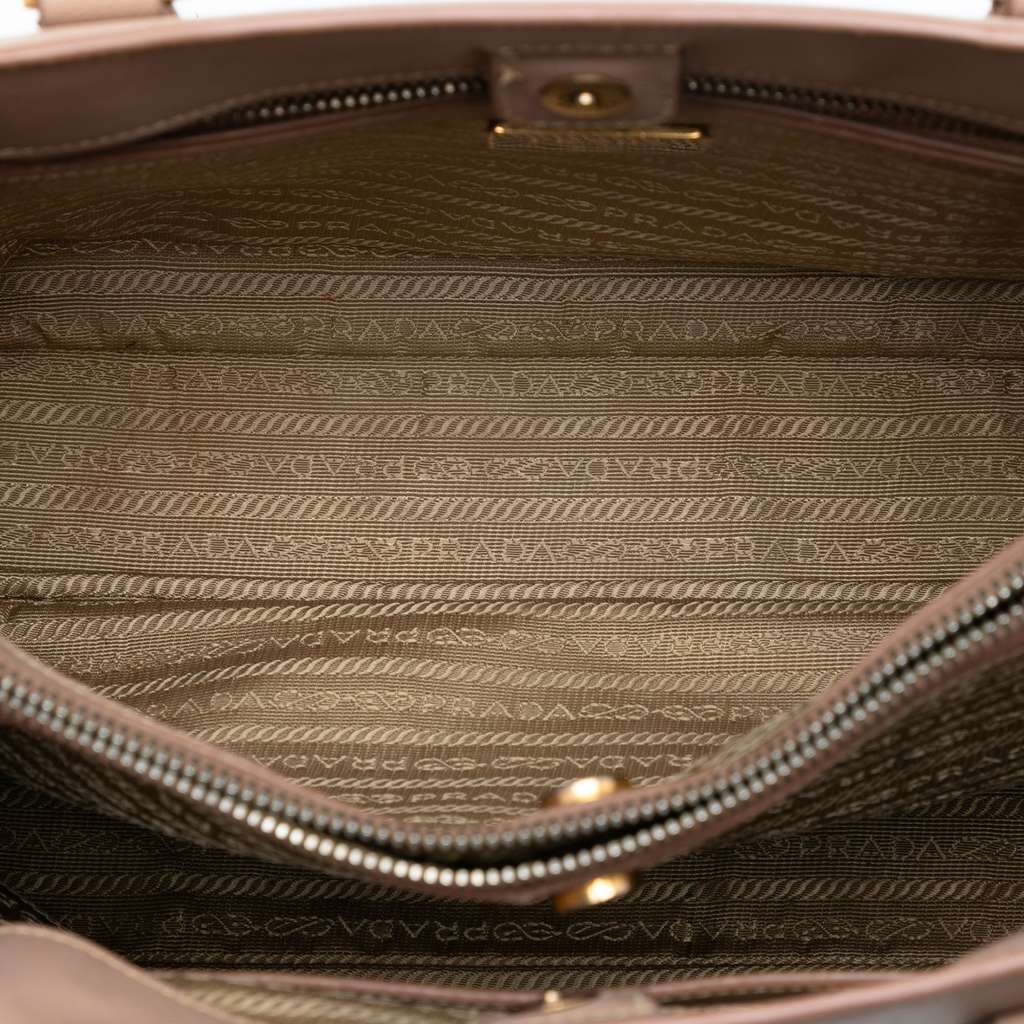 Prada Large Saffiano Lux Galleria Double Zip Satchel Brown Leather Good condition - Model View