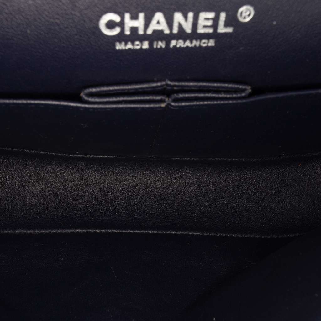 Chanel Medium Classic Caviar Double Flap Blue Leather Good condition - Model View