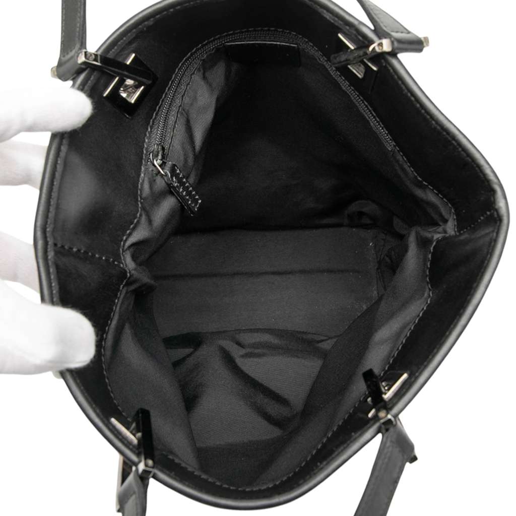 Gucci GG Denim  Shoulder Bag Grey Denim Good condition - Model View