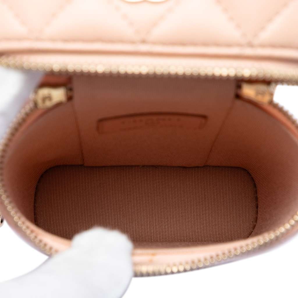 Chanel CC Quilted Lambskin Phone Holder with Chain Pink Leather Good condition - Model View