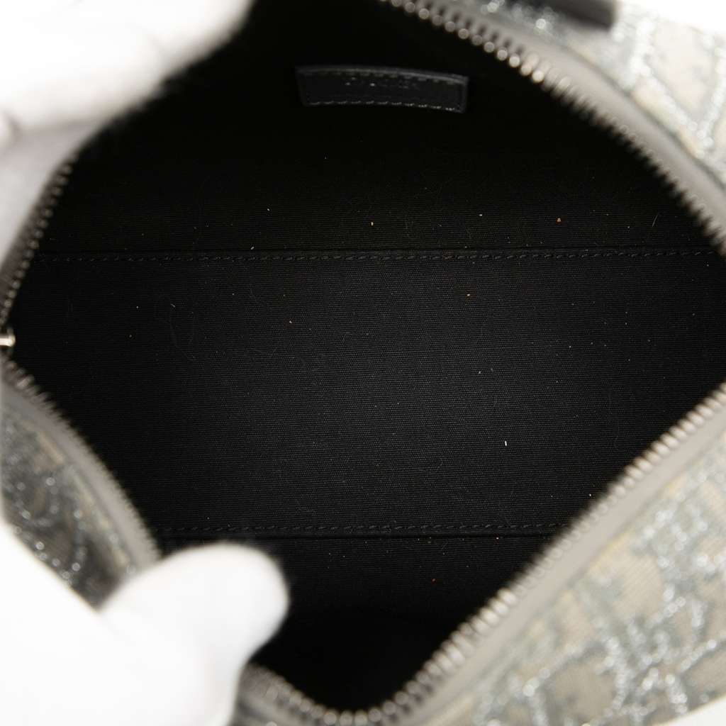 Dior Oblique Canvas Lingot 22 Bag Grey Canvas Good condition - Model View