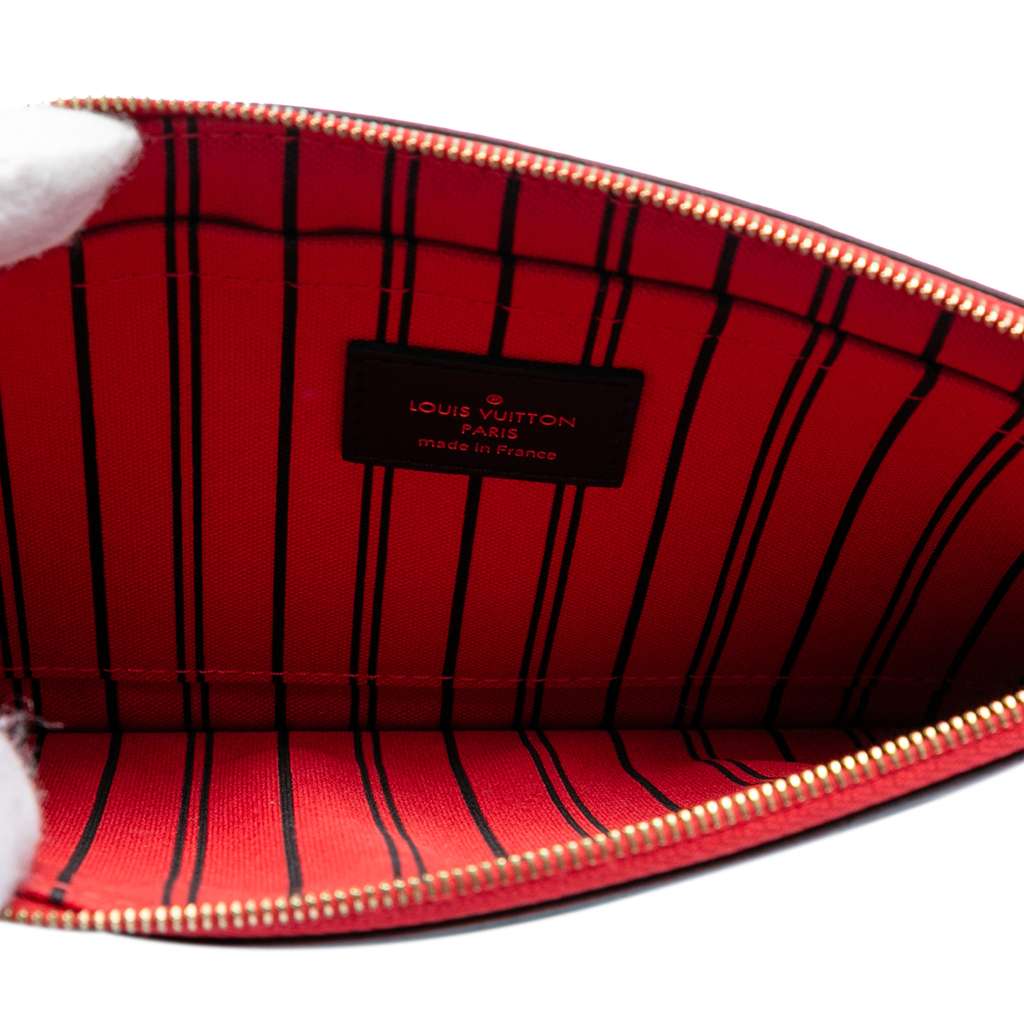 Louis Vuitton Limited Edition Monogram World Tour Neverfull MM Pouch Brown Good condition - Model View