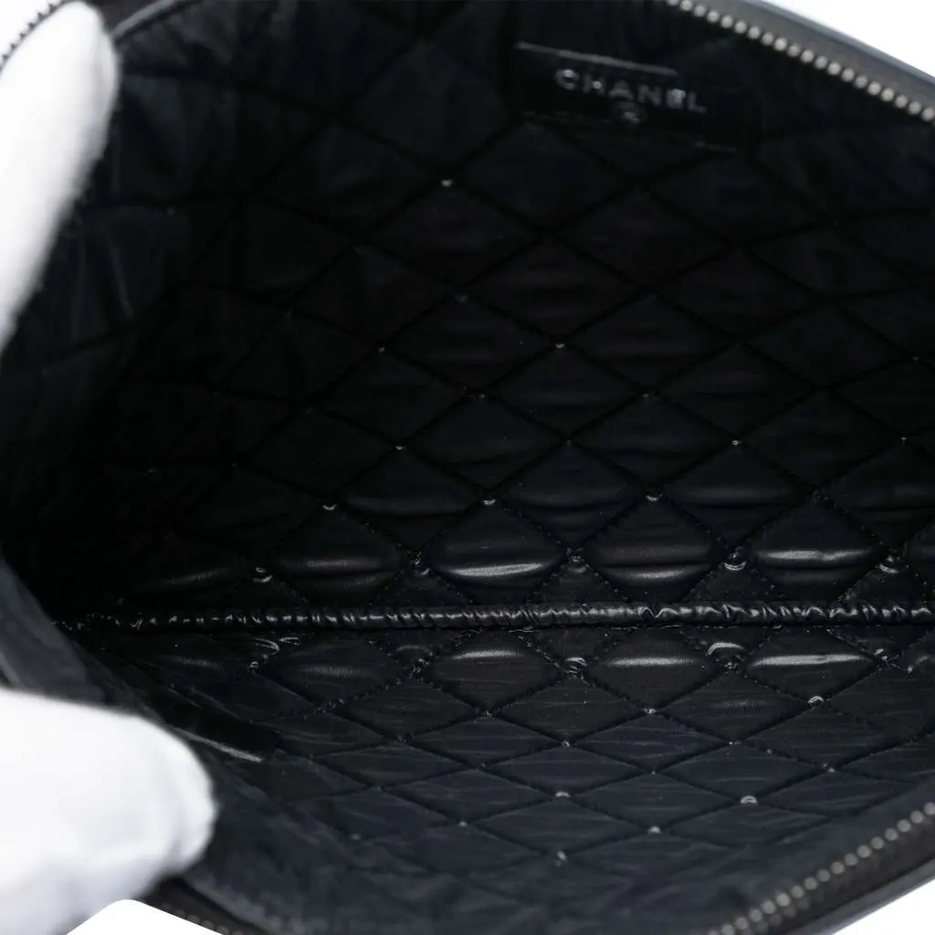 Chanel Medium Bicolor Lambskin Boy O Case Clutch Blue Leather Very good - Model View
