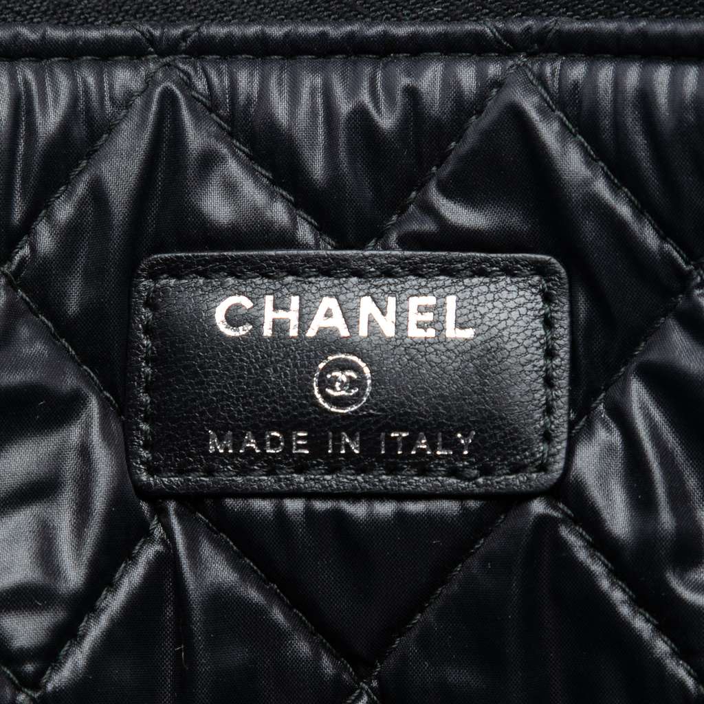 Chanel Medium Bicolor Lambskin Boy O Case Clutch Blue Leather Good condition - Box View