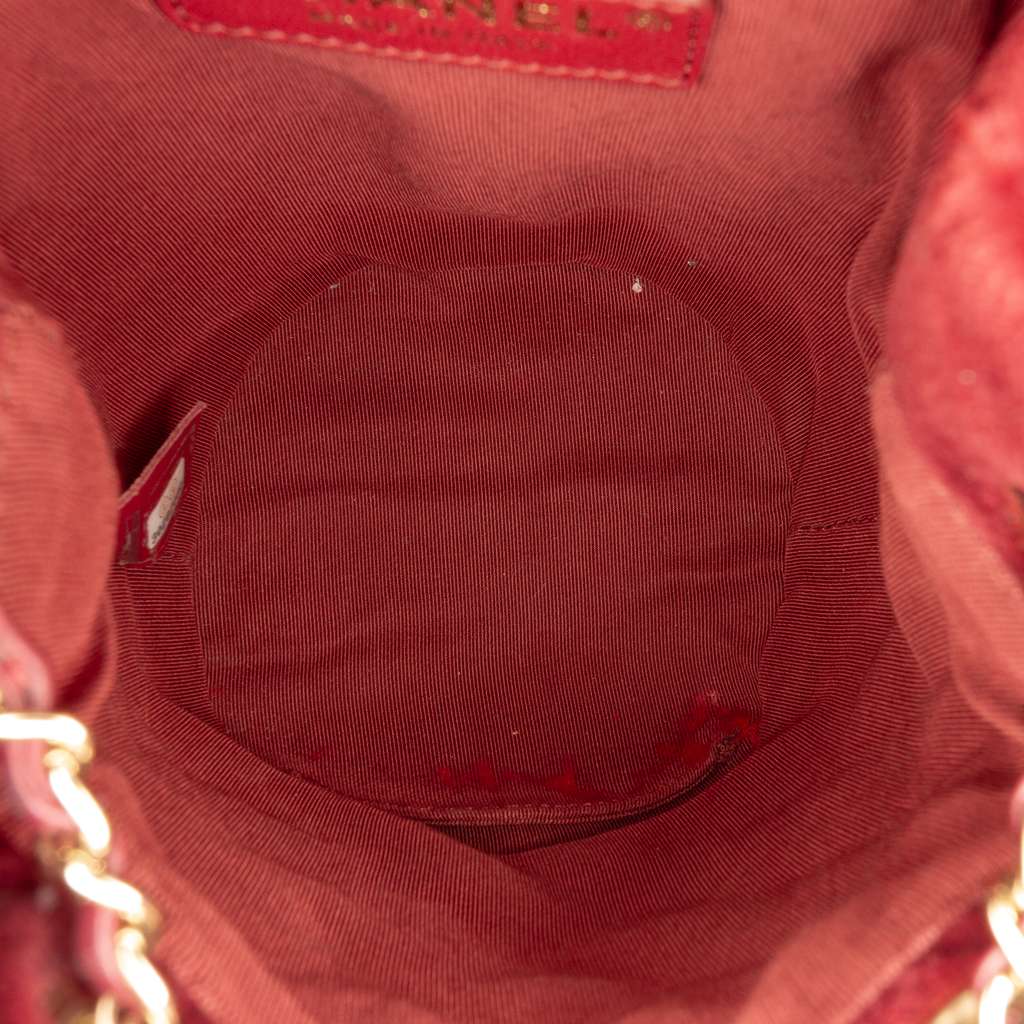 Chanel Mini Velvet Crystal Pearl Crush Bucket Bag Red Velvet Good condition - Model View