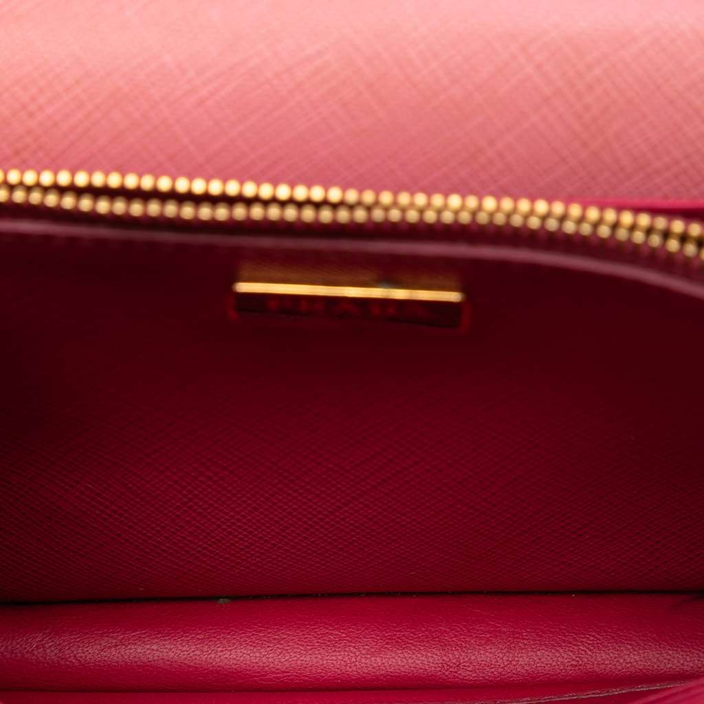 Prada Bicolor Saffiano Lux Wallet On Strap Pink Leather Good condition - Model View