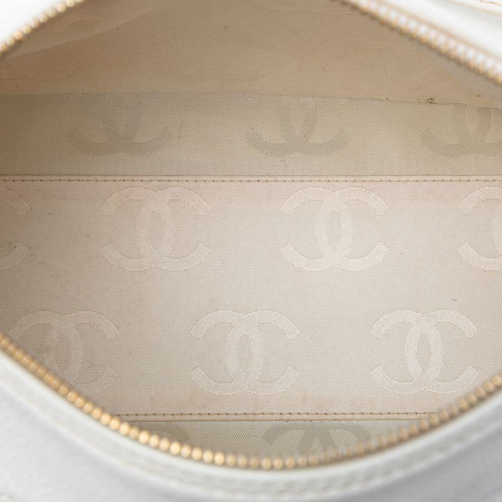 Chanel CC Caviar Chain Shoulder Bag White Leather Good condition - Model View