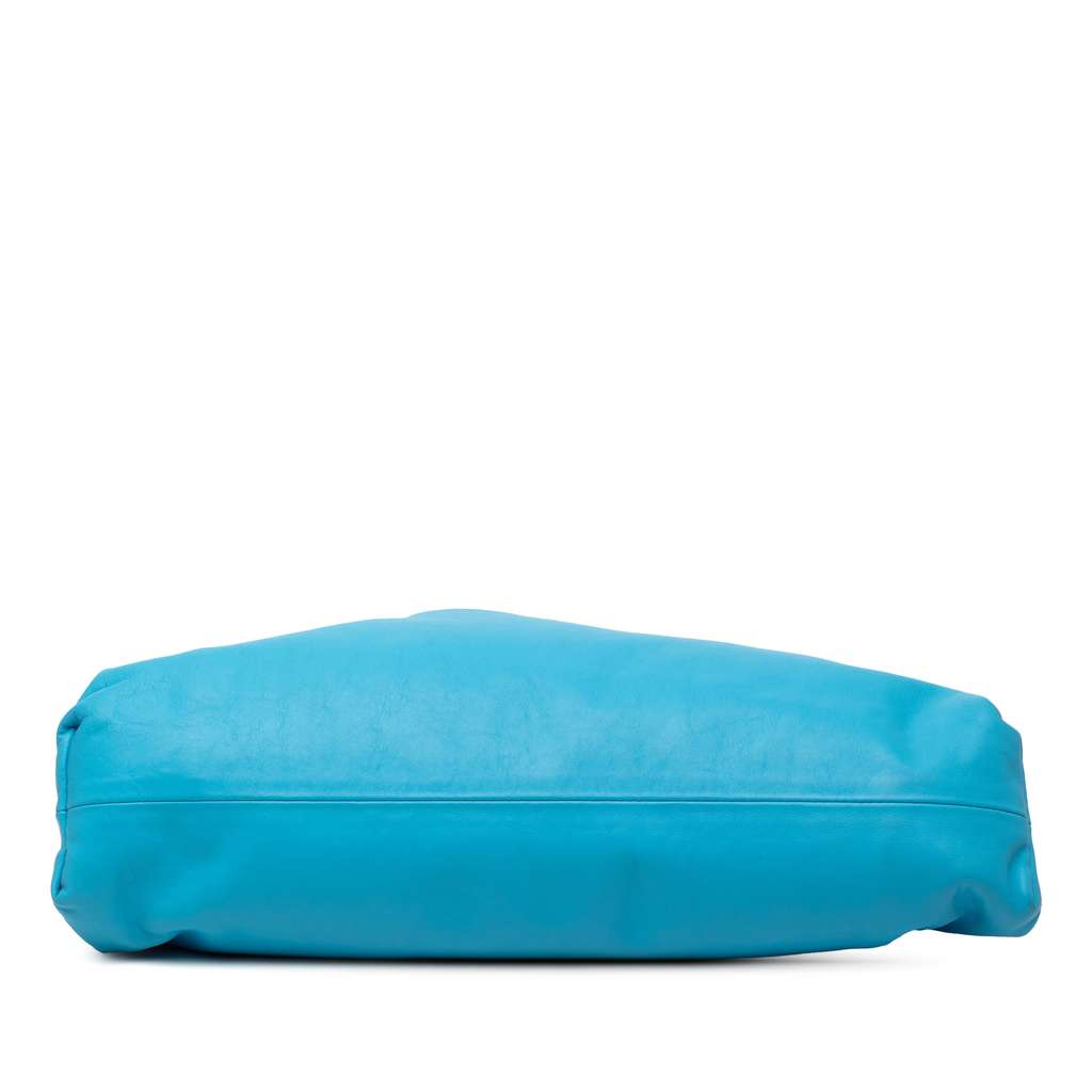 Bottega Veneta Lambskin The Pouch Blue Leather Good condition - Inside View