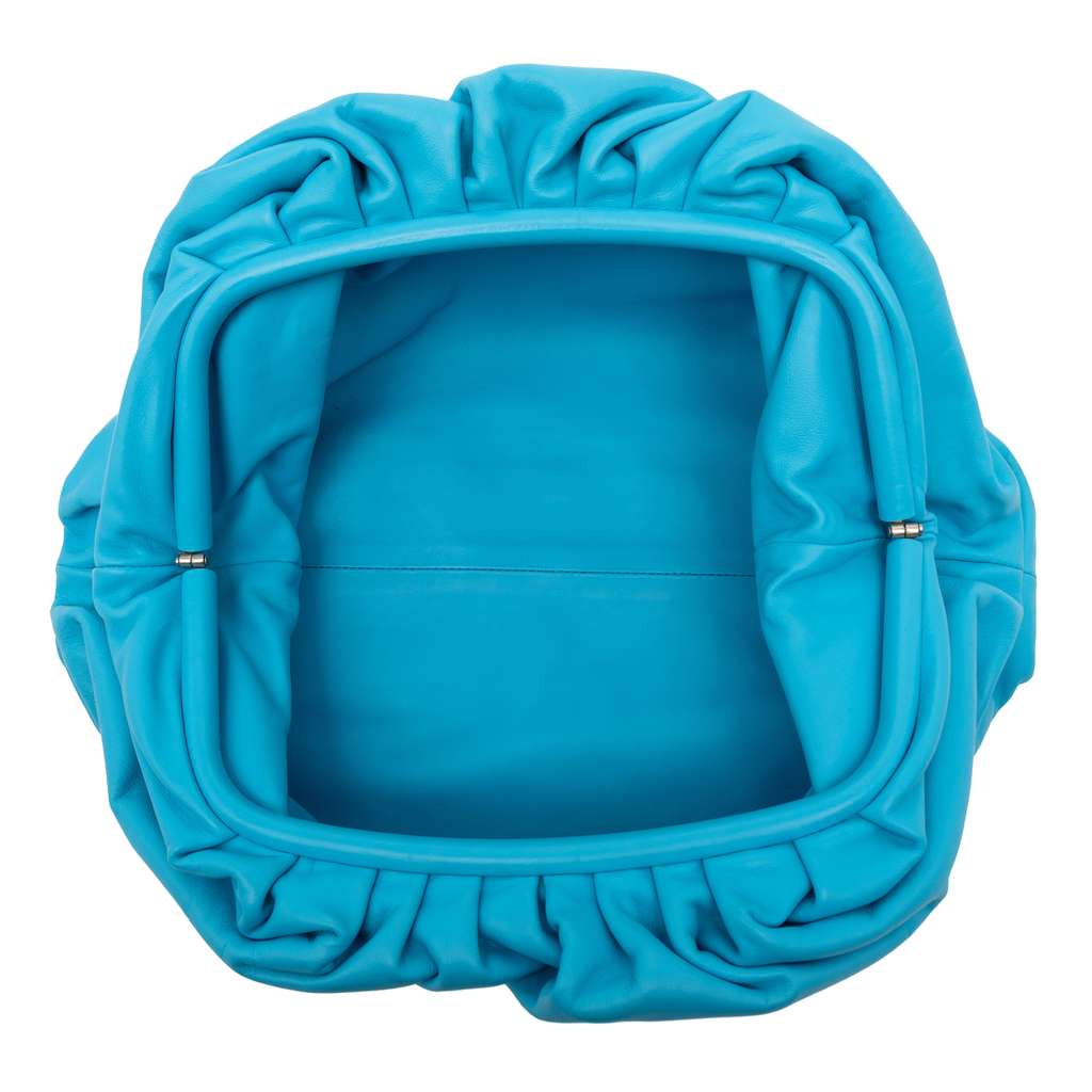 Bottega Veneta Lambskin The Pouch Blue Leather Good condition - Model View