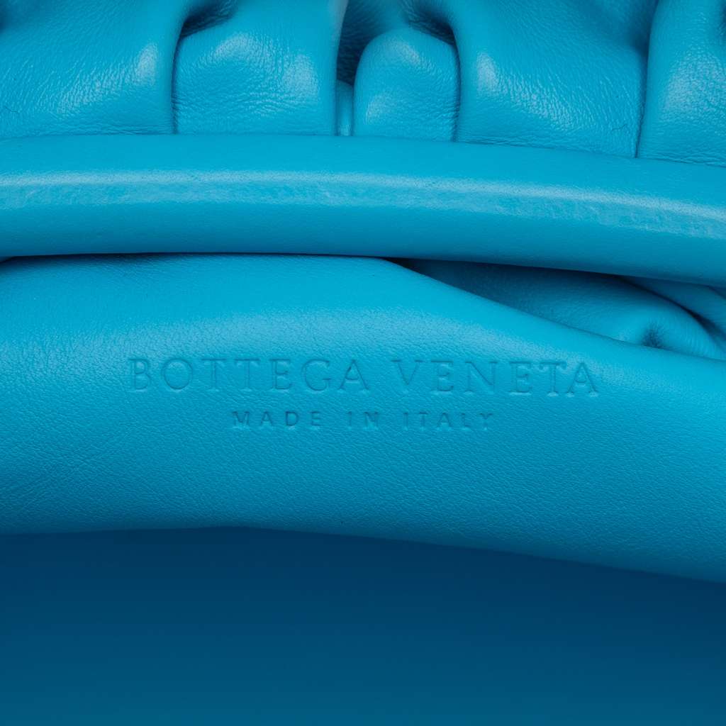 Bottega Veneta Lambskin The Pouch Blue Leather Good condition - Box View