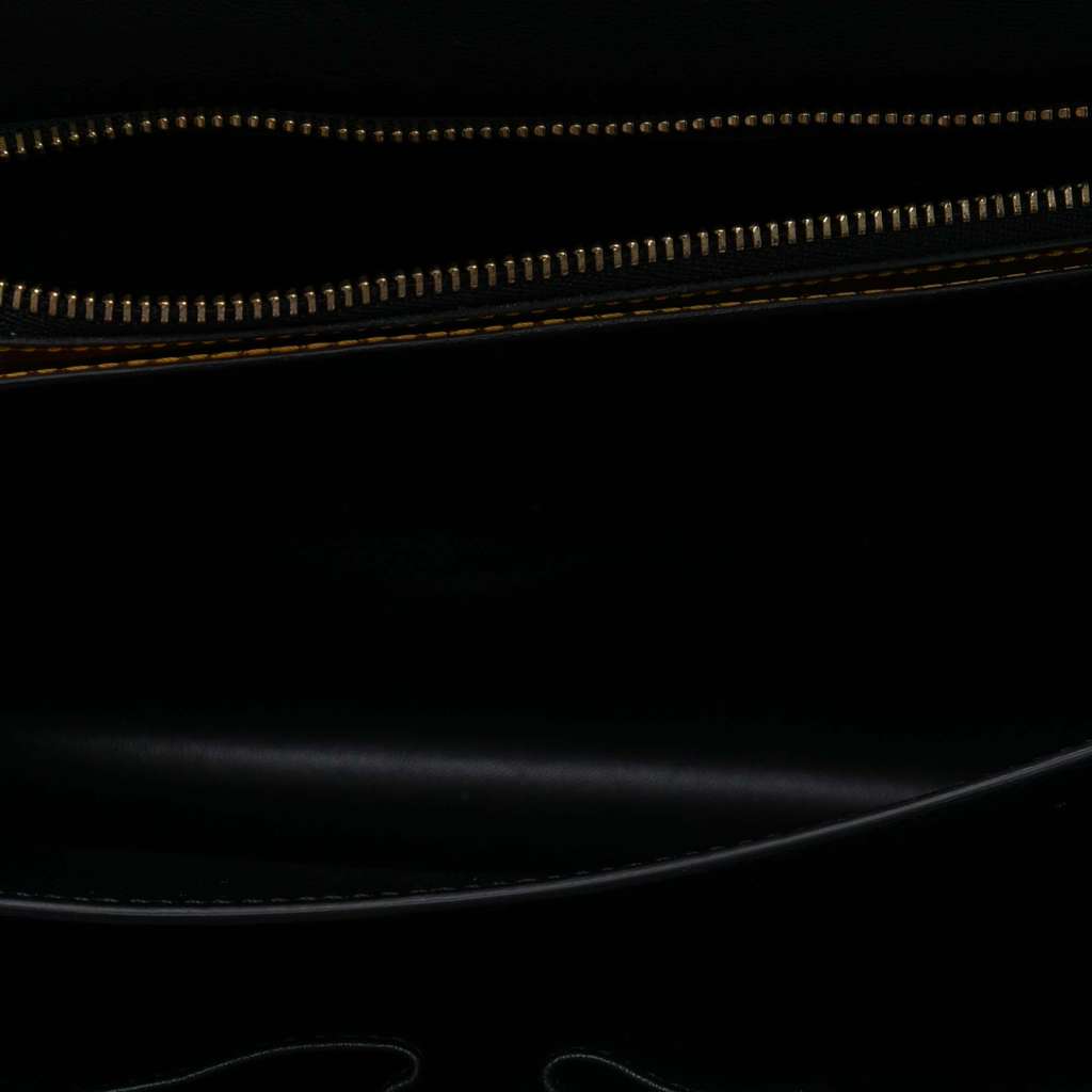 Celine Medium Calfskin Classic Box Gold Leather Good condition - Model View