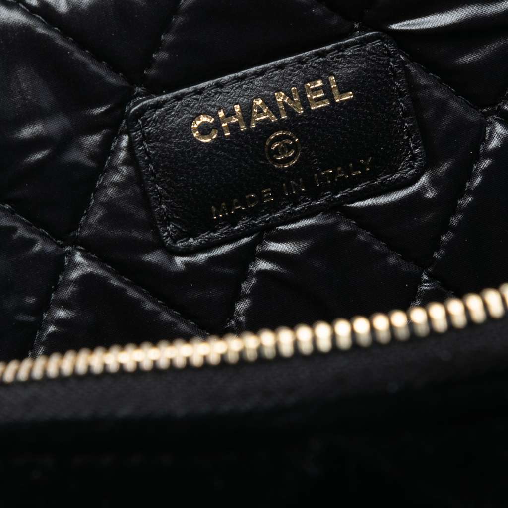 Chanel Large Quilted Velvet O Case Clutch Black Velvet Good condition - Box View