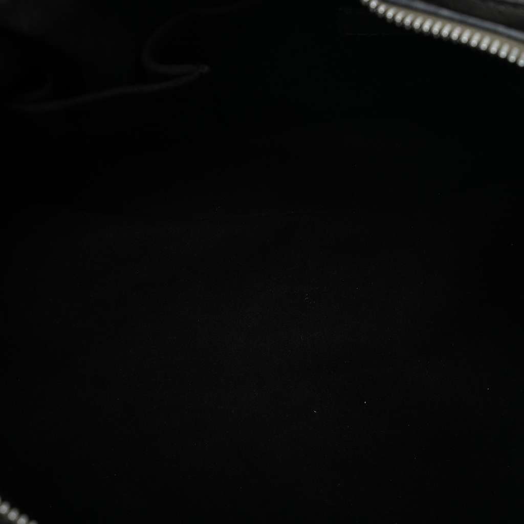 Louis Vuitton Monogram Mahina XS Silver Leather Good condition - Model View