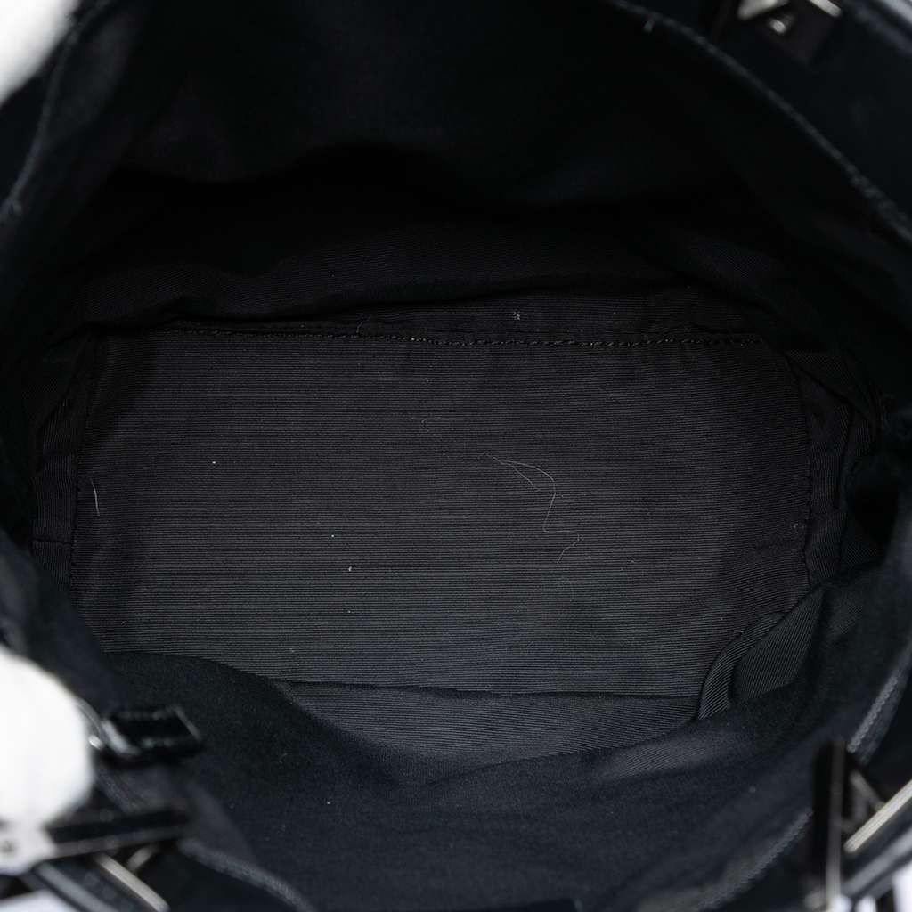 Gucci GG Denim  Shoulder Bag Grey Denim Good condition - Model View