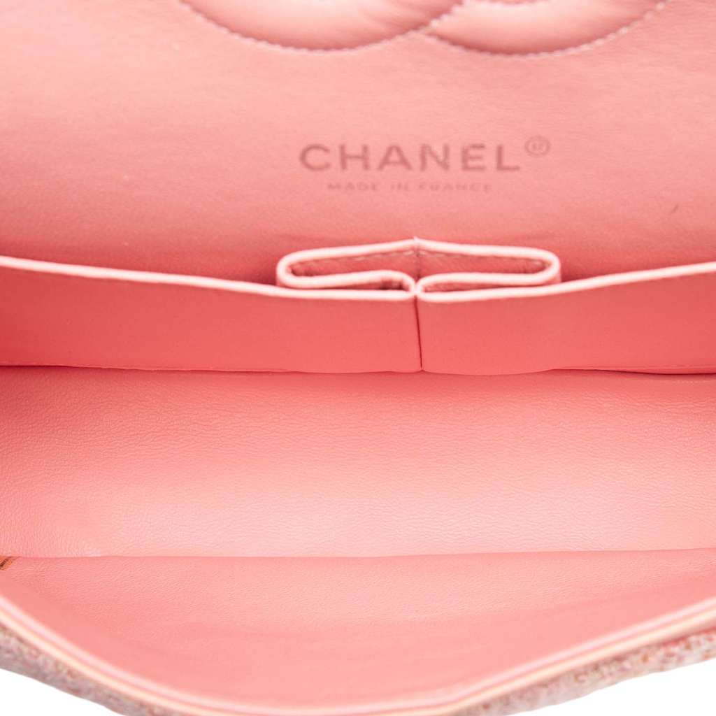 Chanel Medium Classic Tweed Double Flap Pink Tweed Good condition - Model View
