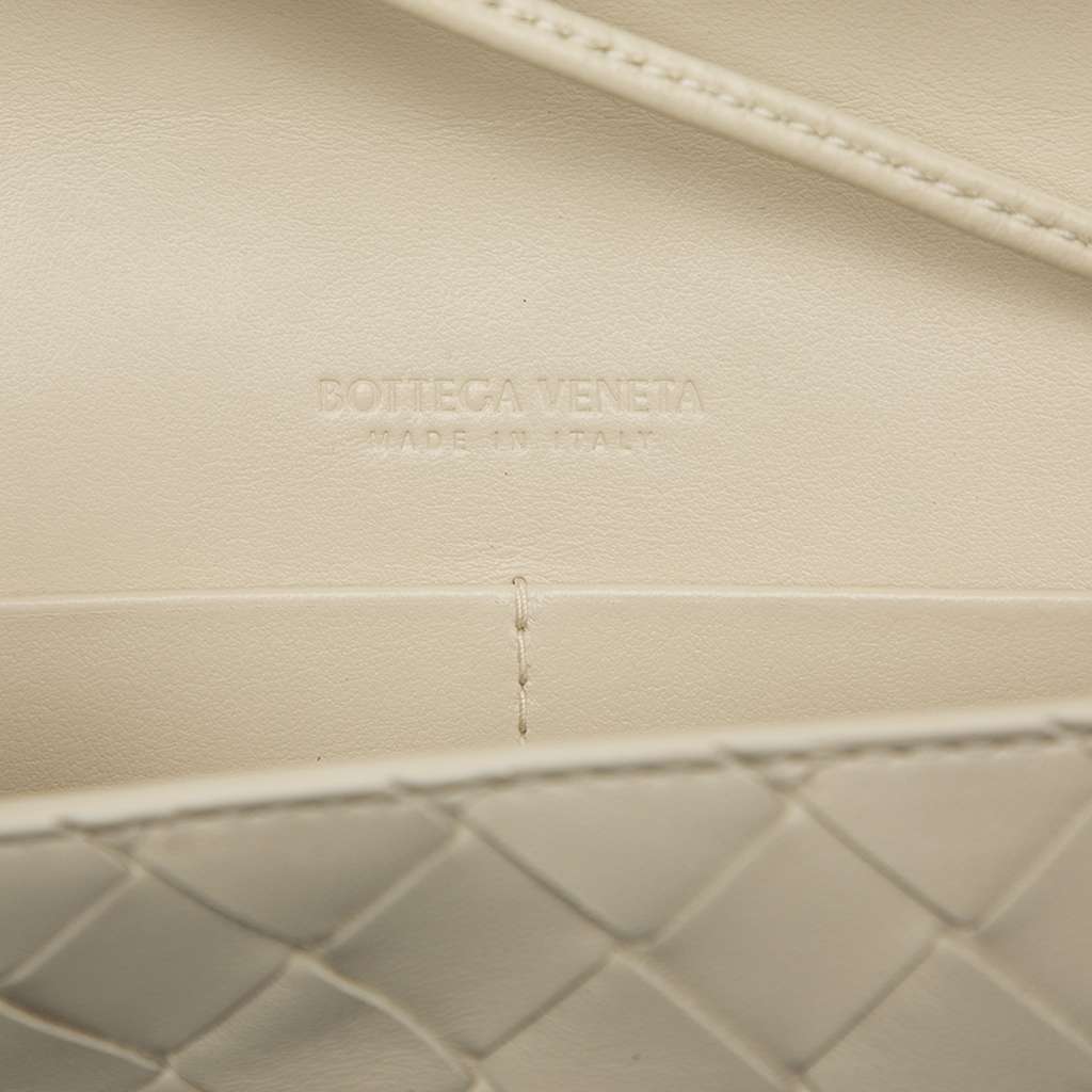 Bottega Veneta Nappa Intrecciato Andiamo Pouch on Strap White Leather Good condition - Box View
