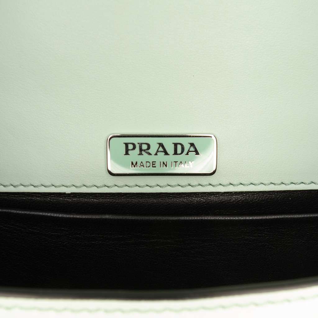 Prada Spazzolato Soft Calfskin Cahier Crossbody Green Leather Good condition - Box View