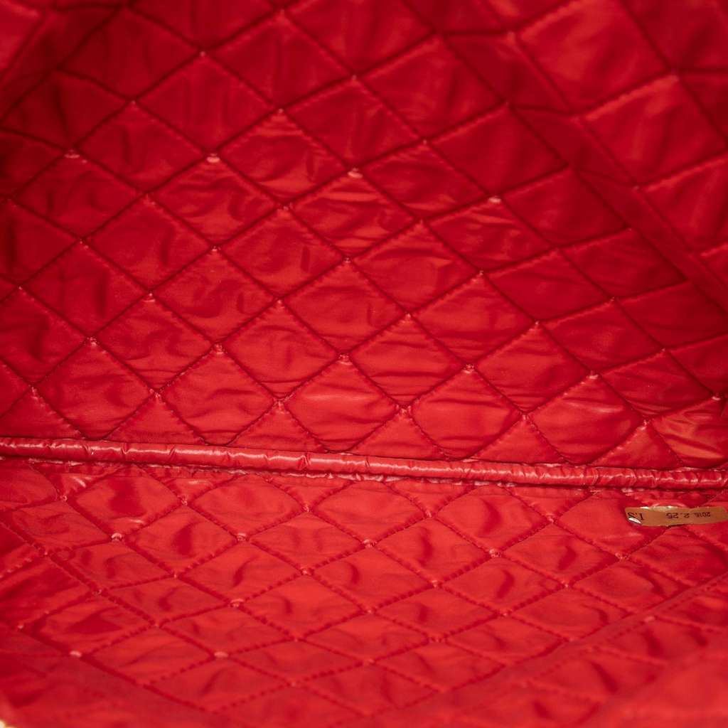 Chanel Large Quilted Lambskin Casino Charms O Case Clutch Red Leather Good condition - Model View