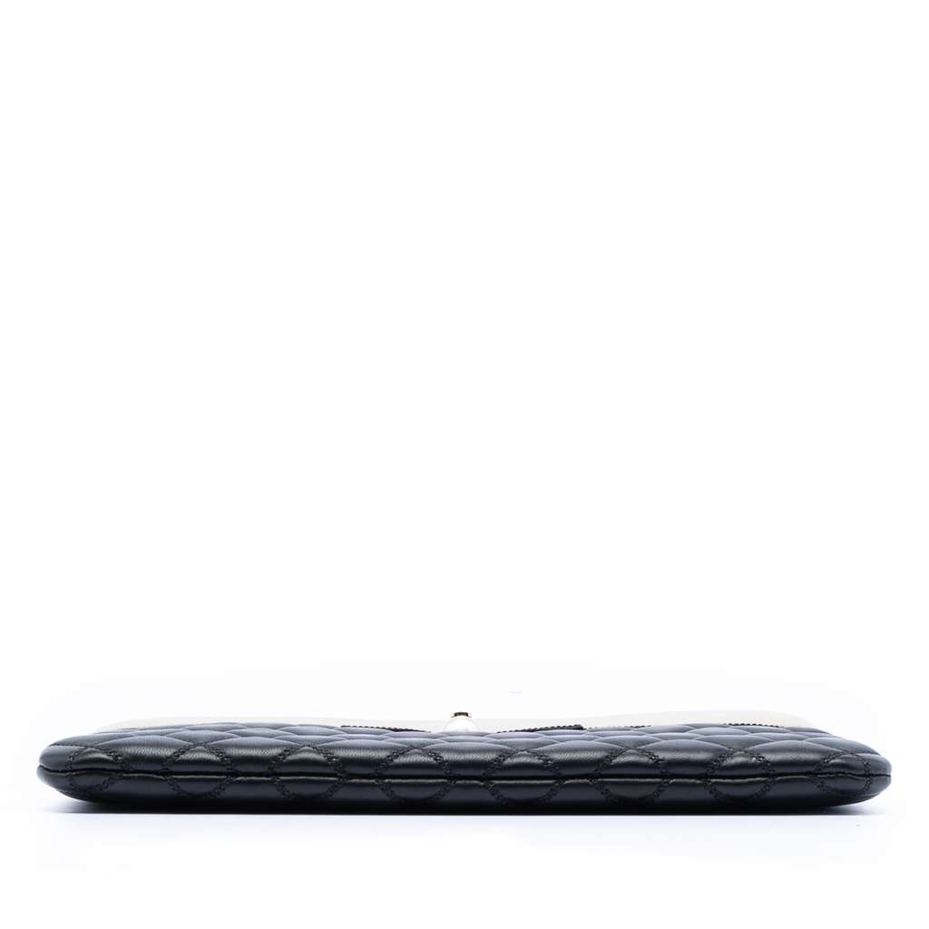 Chanel Medium Quilted Lambskin and Metallic Calfskin Pearl O Case Clutch Black Leather Good condition - Inside View