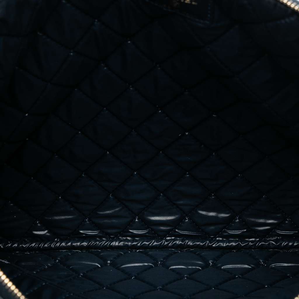 Chanel Large Quilted Lambskin O Case Clutch Blue Leather Good condition - Model View