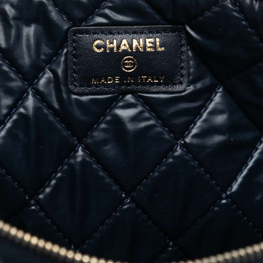 Chanel Large Quilted Lambskin O Case Clutch Blue Leather Good condition - Box View