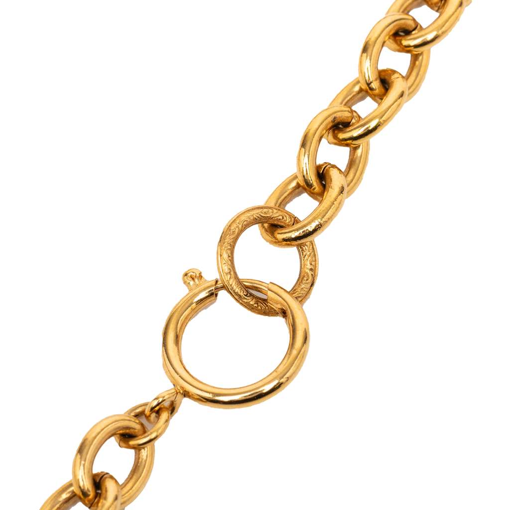 Chanel CC Gold Plated Quilted Pendant Necklace Gold Metal Good condition - Model View