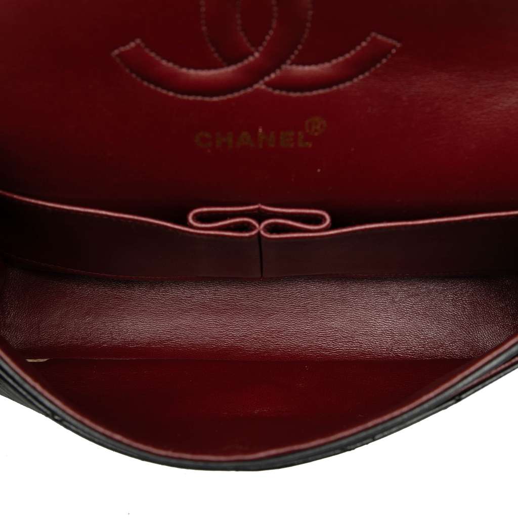 Chanel Medium Classic Lambskin Double Flap Black Leather Good condition - Model View