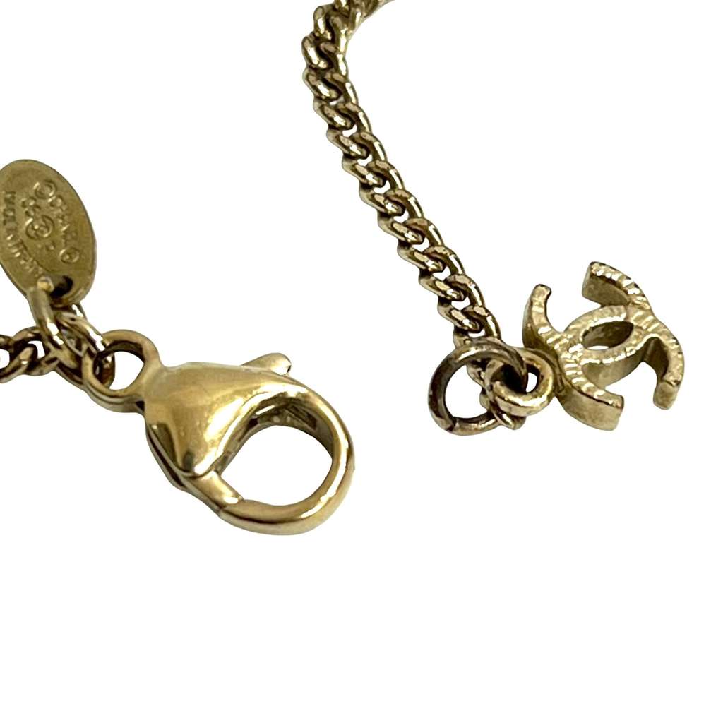 Chanel Gold Plated Resin Crystal CC Pendant Necklace Black Good condition - Model View