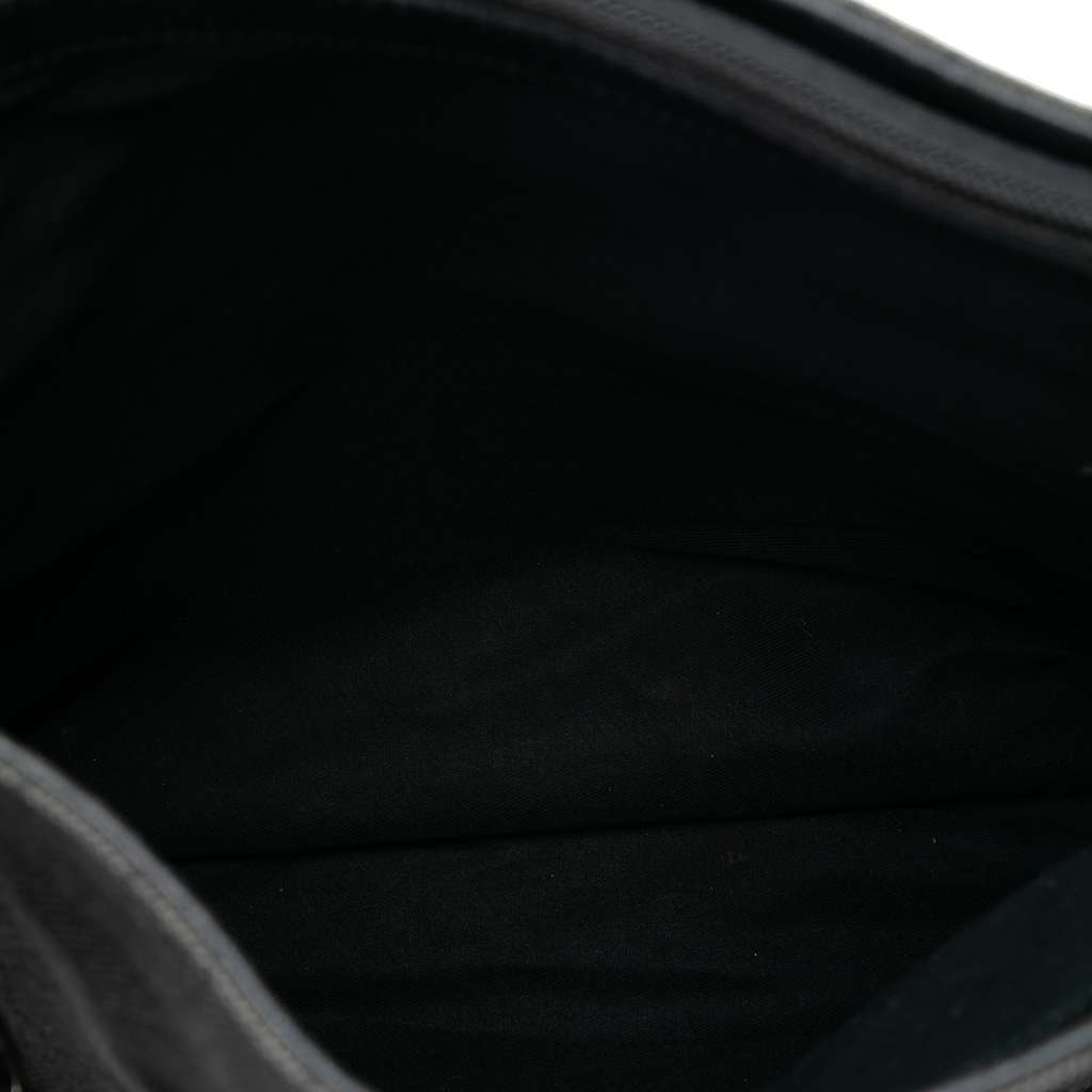 Gucci GG Denim Shoulder Bag Black Denim Good condition - Model View